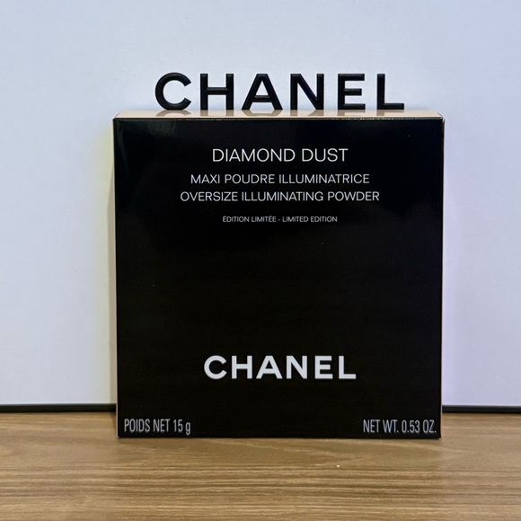CHANEL Diamond Dust Oversize Illuminating Powder - LIMITED EDITION- Holiday 2024 - Picture 2 of 4